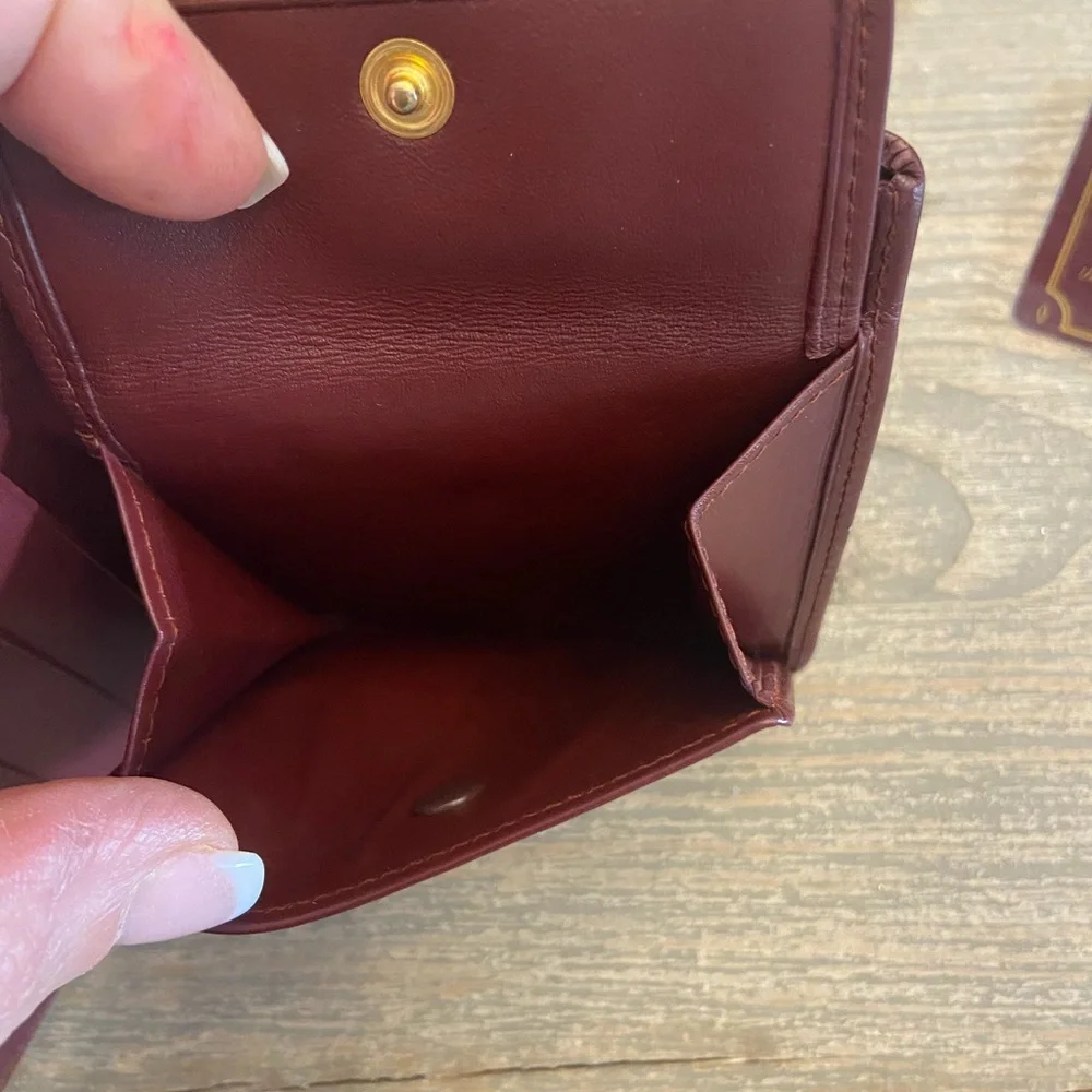 AUTHENTIC!! CARTIER Burgandy Calfskin Leather Wallet. luxury